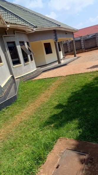 Bobi Wine : Torture Victims Allegedly Buried in Unmarked Graves at Exposed Army Chamber Along Entebbe Road 1 831027589 1646533820390439 3371932678460243667 n